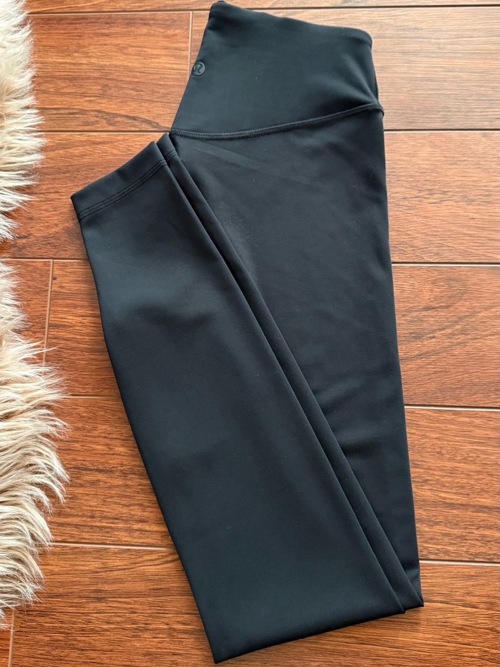 Lululemon SIZE 6 Wunder Under SmoothCover High-Rise Tight 28"
Black NWOT